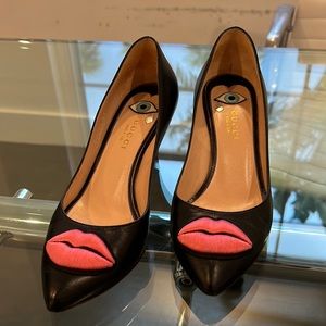 Gucci lip black stilleto